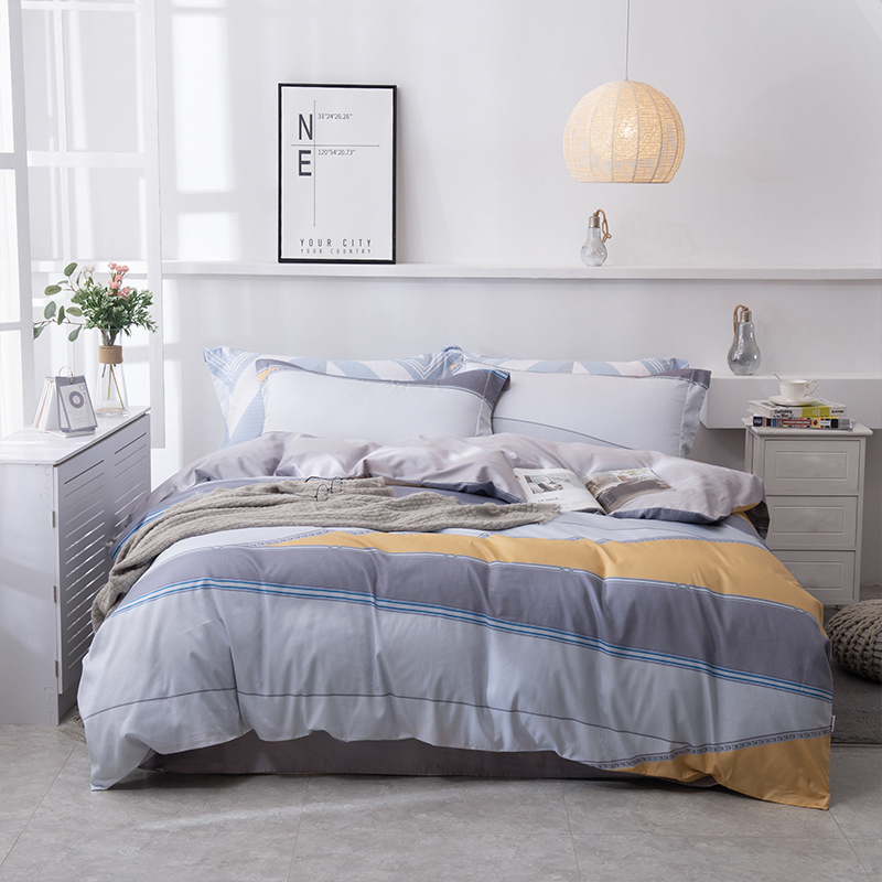 Комплект постельного белья King с красным покрывалом