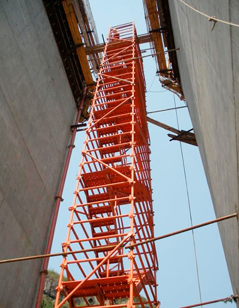 Scaffolding Tower and Steel Prop in Use for Concrete Construction