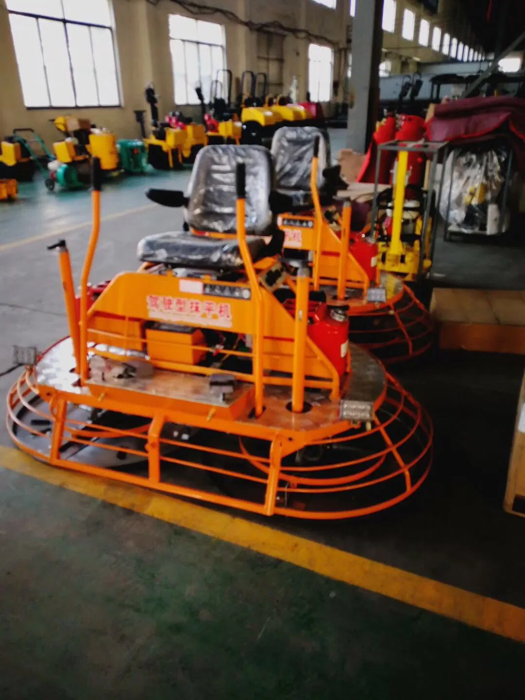 Modern Design Power Trowel Long-Life Easy-to-Operate Concrete Trowel with Gasoline Power Source and Essential Gearbox