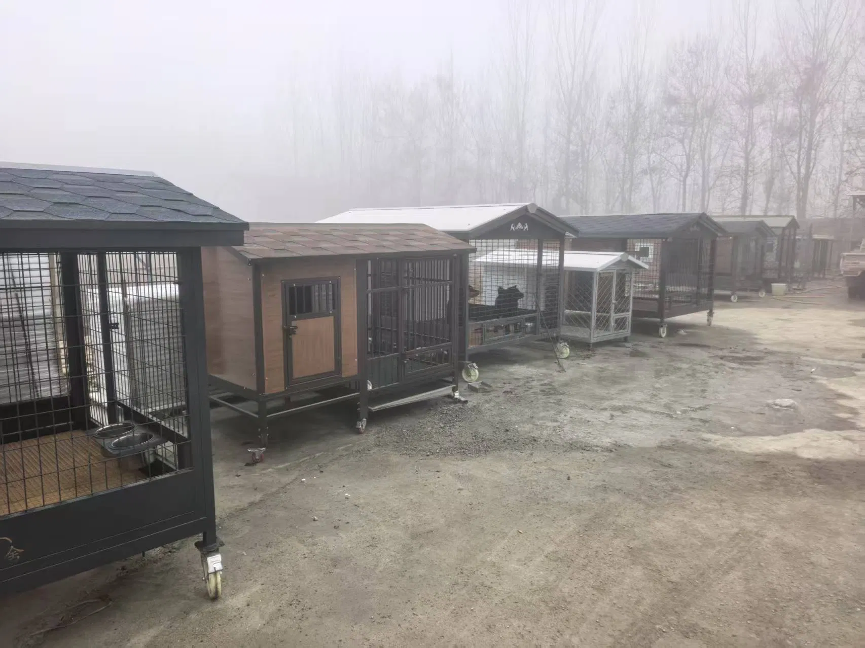 China Supplier Direct Sales All Sizes of All Seasons Rainproof Insulated Ventilation Modern Luxury Solid Wood Dog House