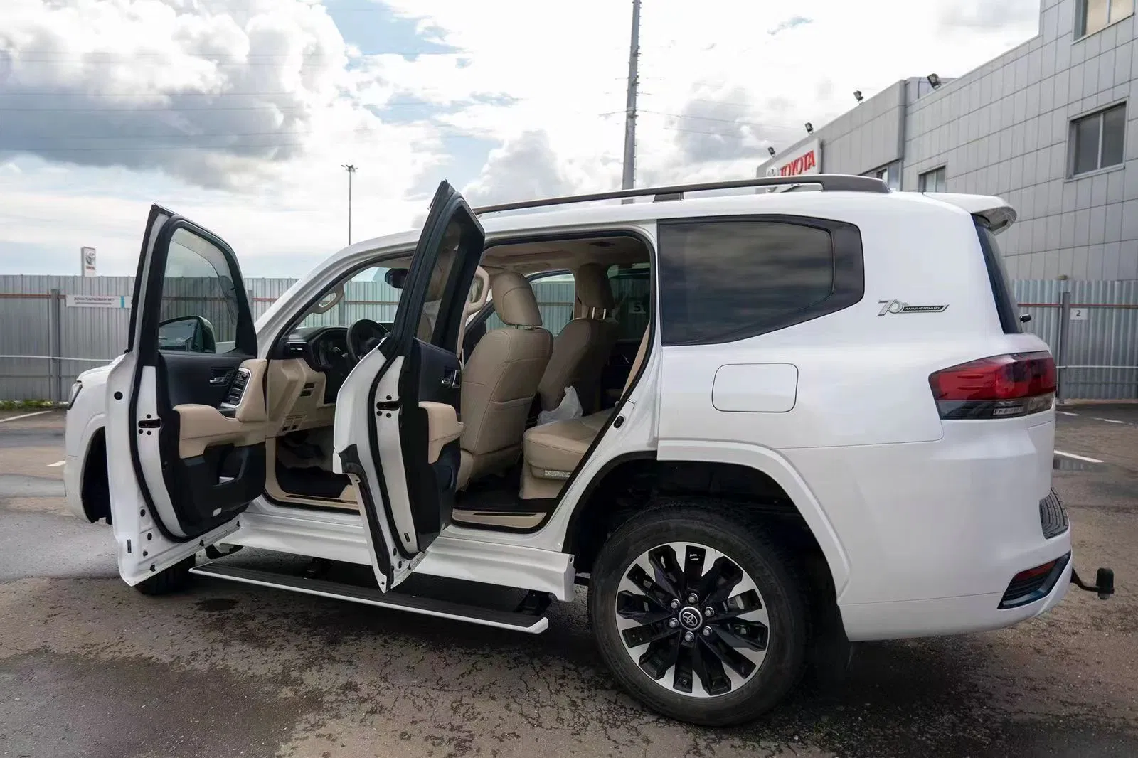 Weijia Universal 4x4 Automatic Power Running Board Side Step for Toyota Land Cruiser LC300