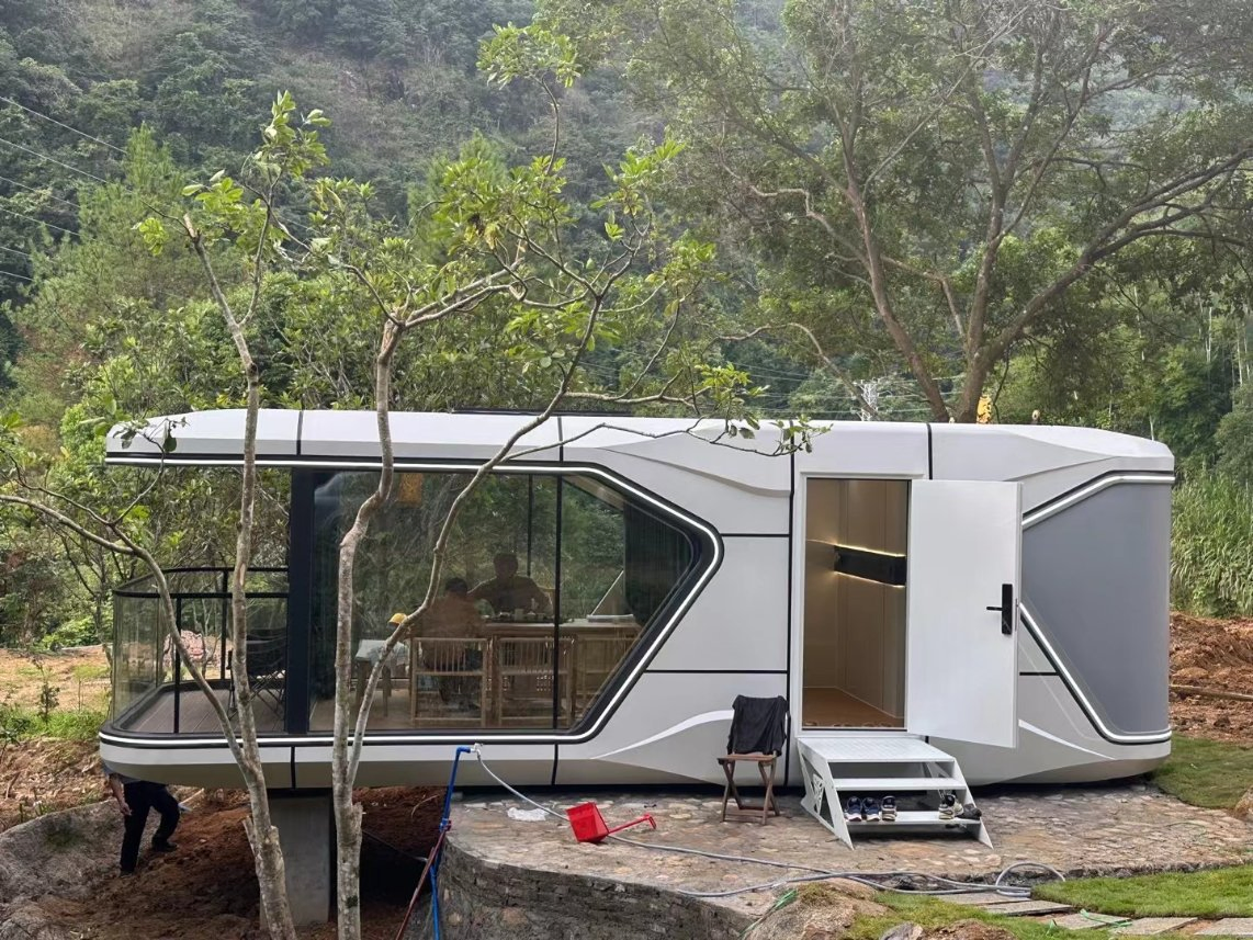 Customized Environmental Friendly Trailer Space Capsule House Modern Prefabricated House