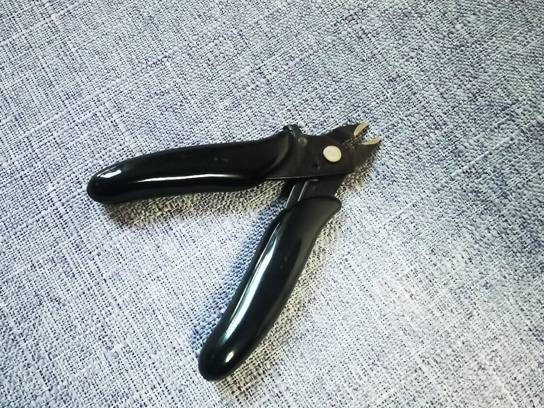 Gad Tongs with Anti-Static Handle for Easy Wire Cutting