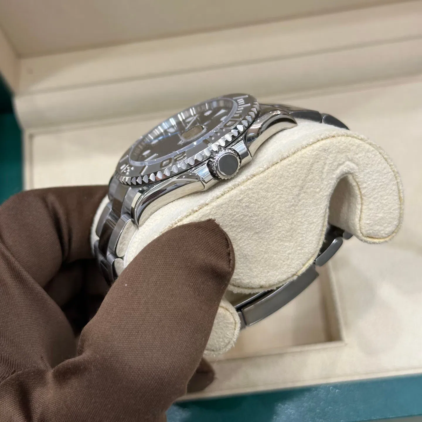 All-Steel Grey Dial Blue Hands Yacht-Style Watch Top-Tier Replica Date Display Automatic Mechanical Waterproof Men's Watch