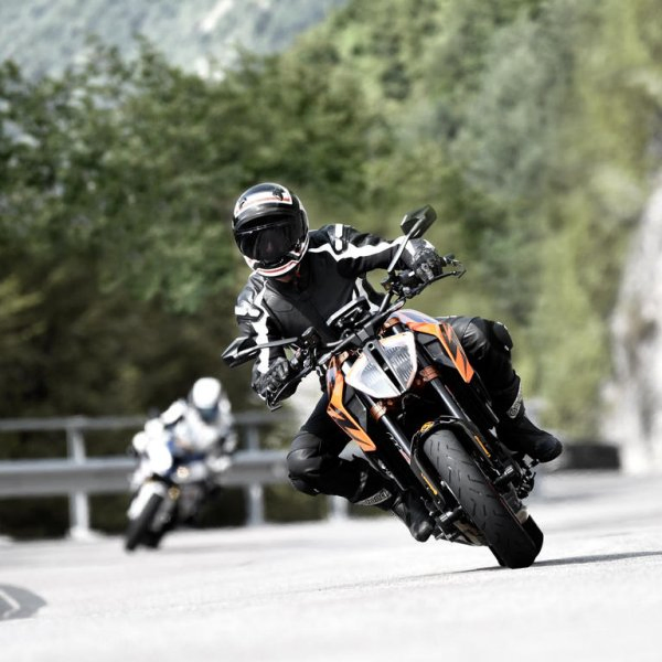 Мотошины бескамерные 90/90-18, 110/90-16, 300-17 и др.