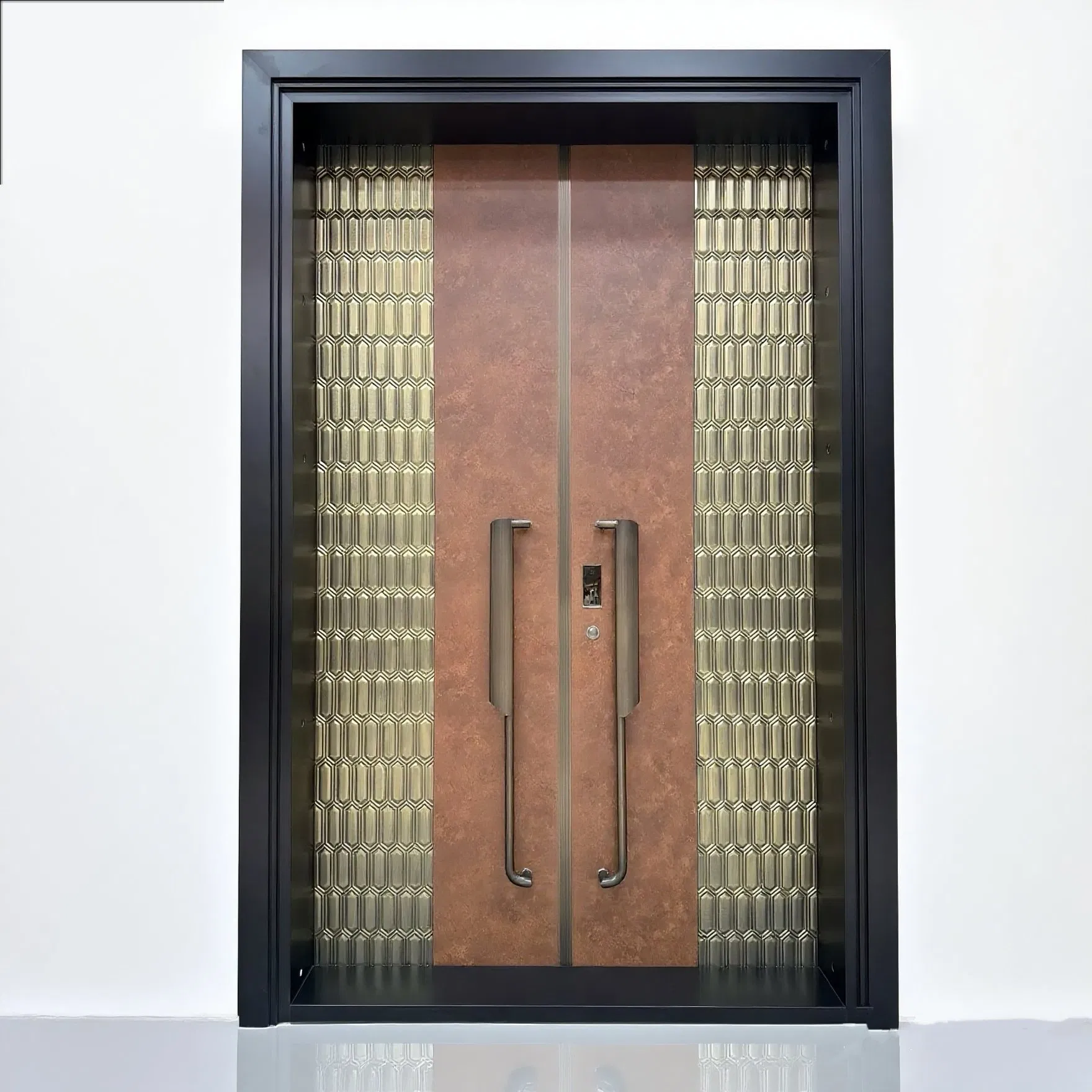 Алюминиевая двустворчатая дверь с золотым геометрическим дизайном