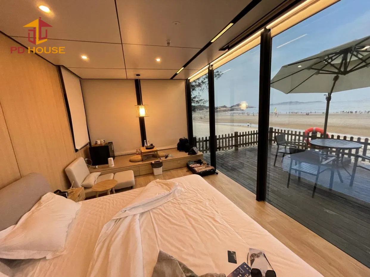 Factory Direct Supply of Modern Luxury Prefabricated Modular Easy Assembly 20FT 40FT Character Glass Mirror Container Houses Portable Modular Hotel Home Cabin