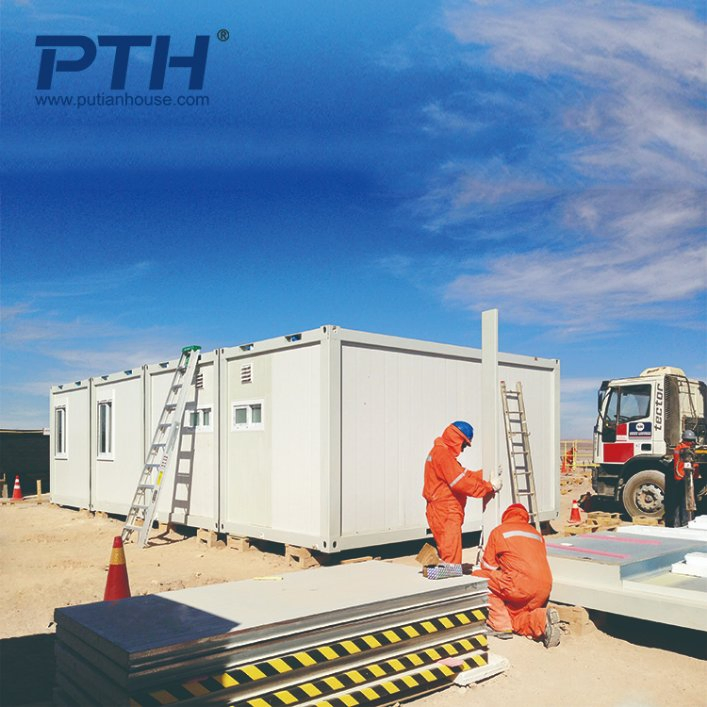 China Luxury Prefab Portable Caravan Wooden Mobile Camp Steel Structure Building Modular Tiny Prefabricated Office Home Shipping Container House