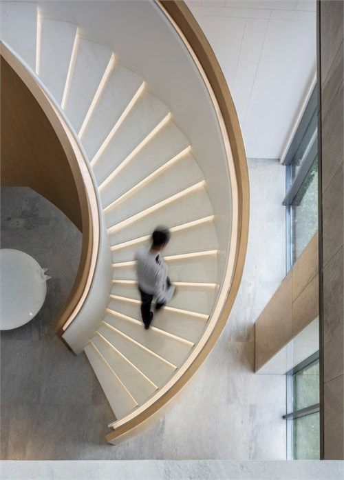 Popular Modern Arc Stiar Customized Interior Wooden Curved Staircase