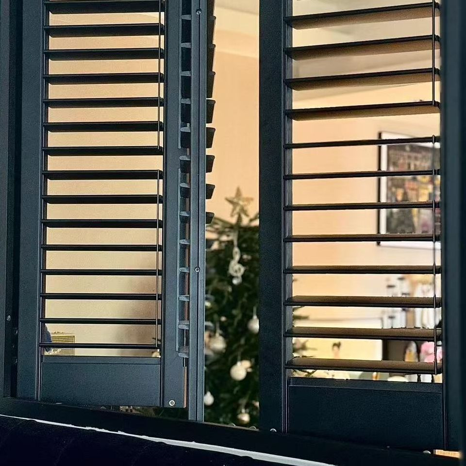 High Quality Wooden Plantation Window Louver Western Style Adjustable Shutters for Bathroom House Fashionable Window