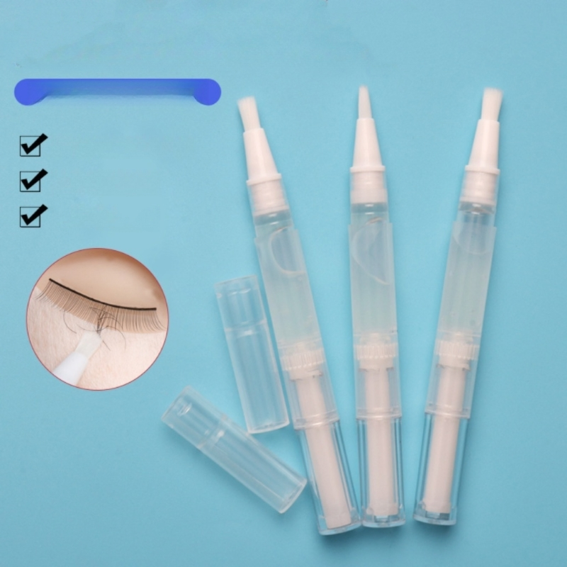 Safely Eliminate The Adhesive, Ensuring Your Lashes Remain Soft and Undamaged.