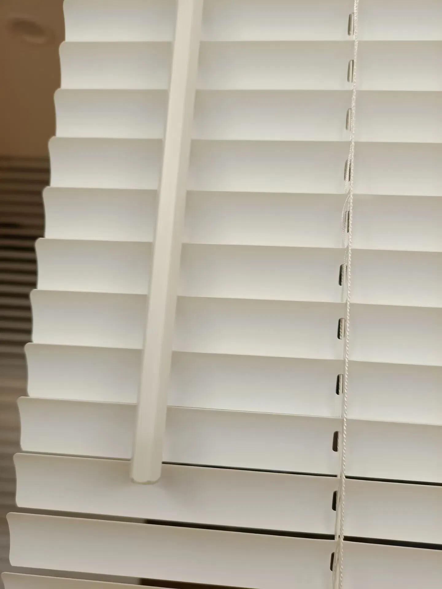 Made to Custom PVC Faux Wood Venetian Blinds Cordless Faux Wood Venetian Window Blind Home Safety