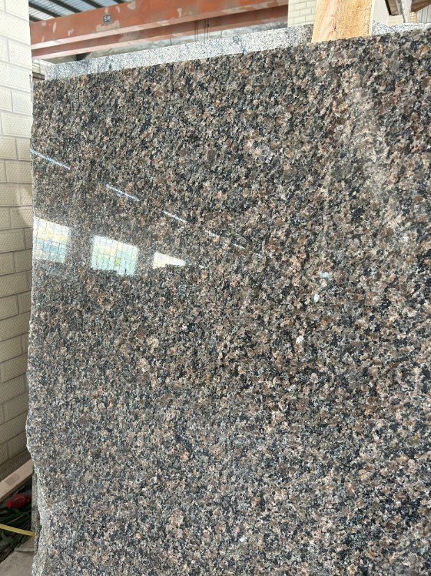 New Caledonia Brown Granite Slab for Kitchen Countertop Vanity Top