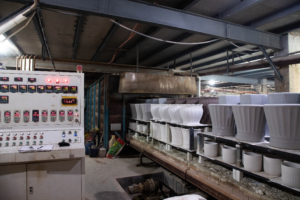 Wholesale Bulk Unique Design Garden Decorative Glazed Gradient Green Outdoor Ceramics Flowerpot