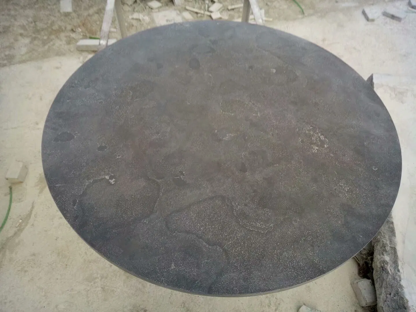Building Material Natural Limestone Bushhammered/Acid/Honed Bluestone for Floor Tiles and Paving Stone and Wall Cladding/Facade