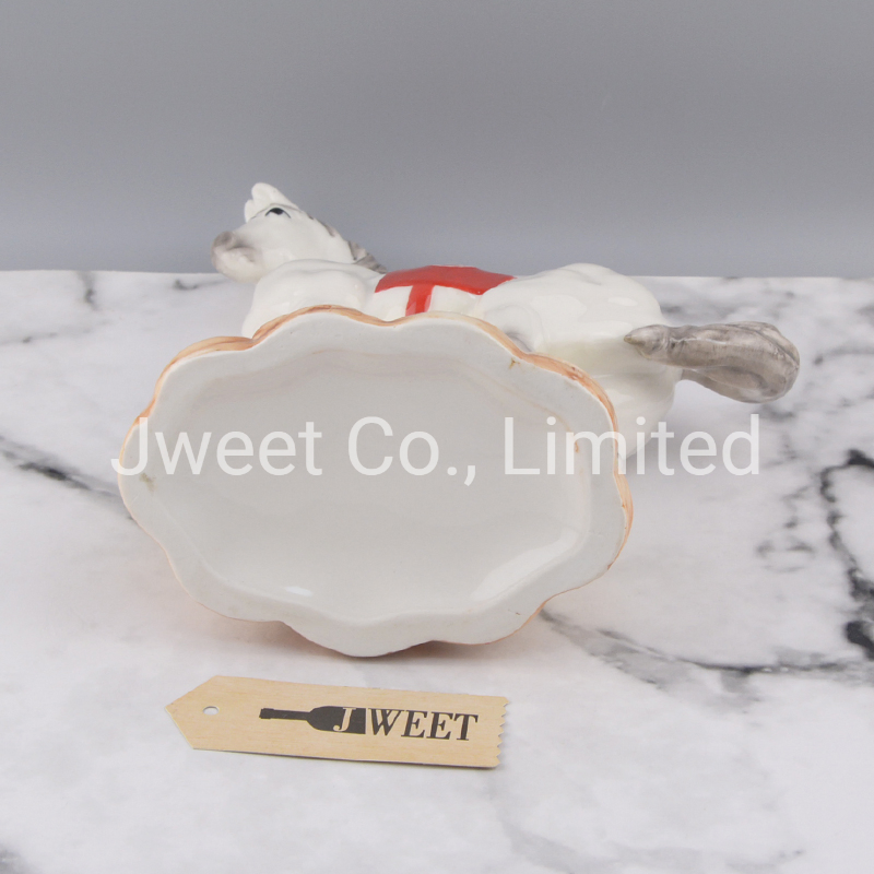 Unique White Fine Horse Shape Ceramic Bottle for Spirits 500ml