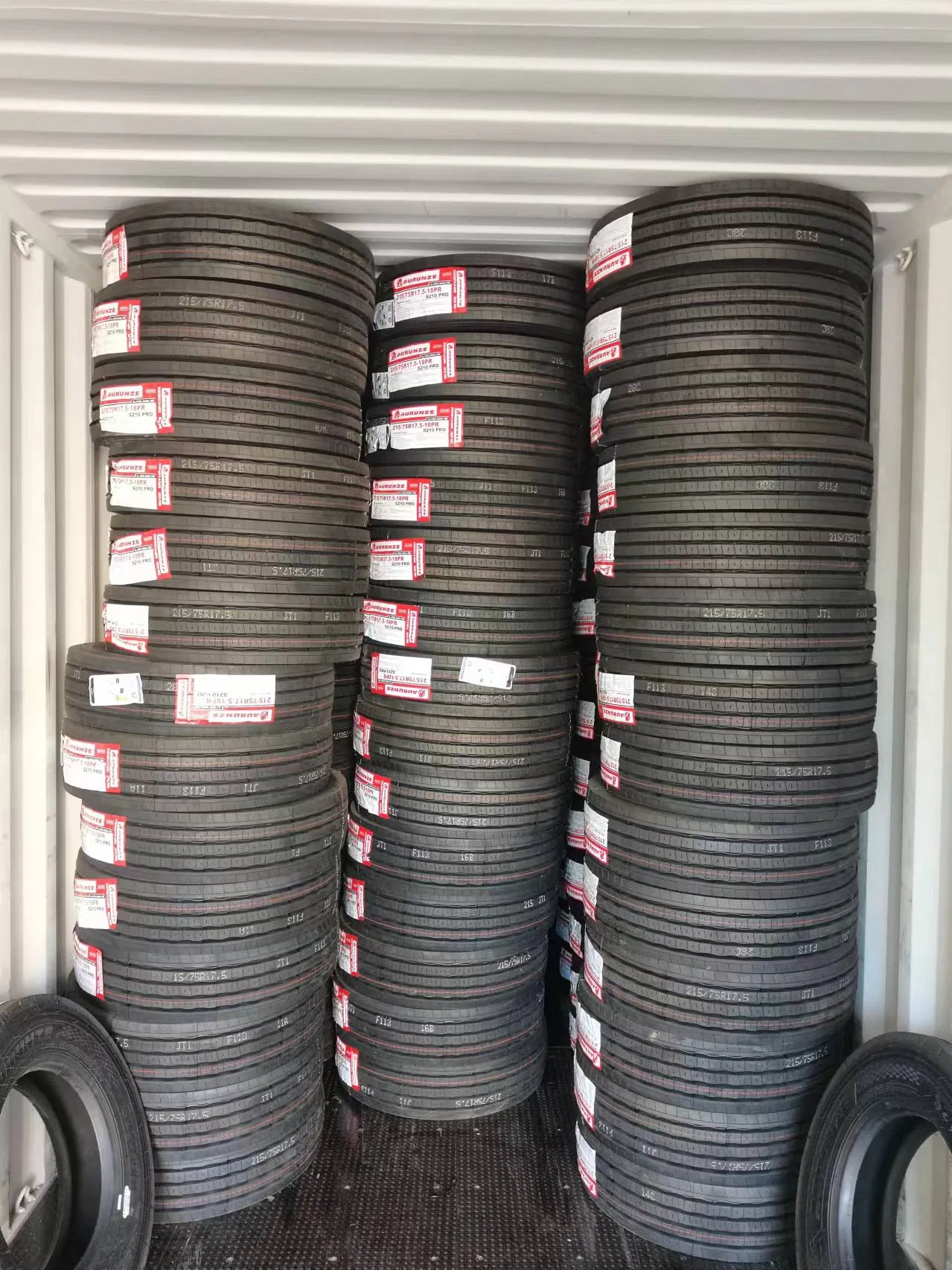 Грузовая радиальная шина 215/75R17.5 Aurunze