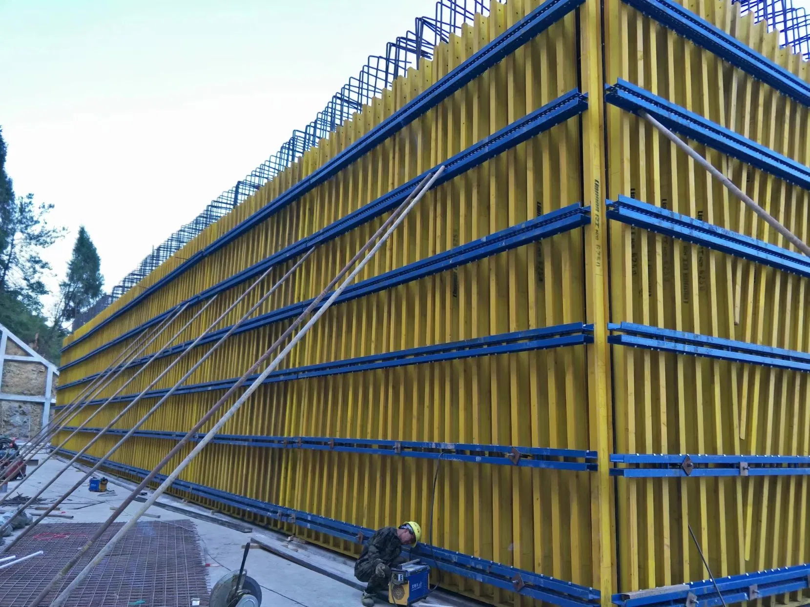 Table Formwork H20 Timber Beam for Column Wall Formwork From Lianggong China Factory Direct Sale