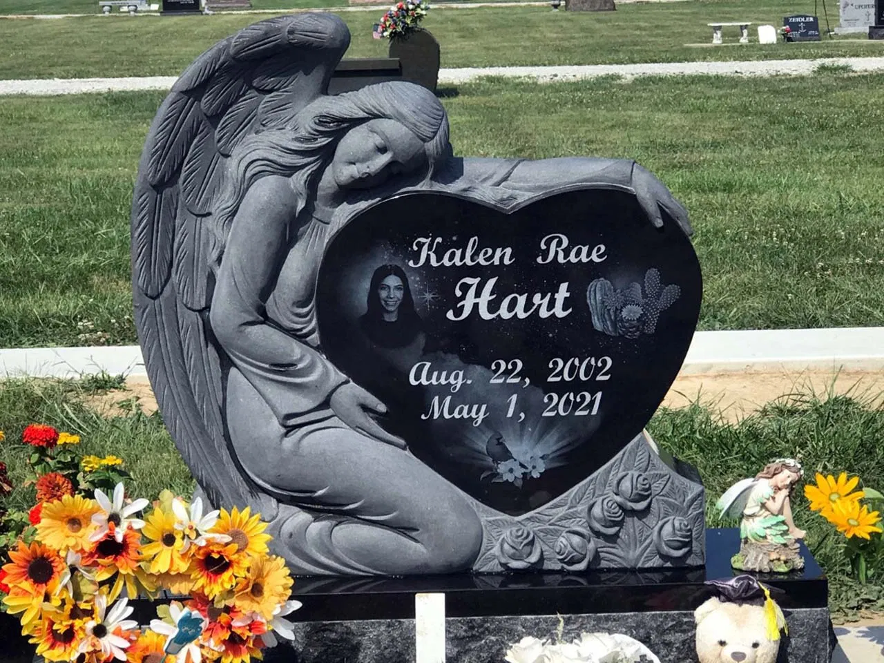 Heart Shaped Monument Cametery Granite Angel with Heart Upright Memorial