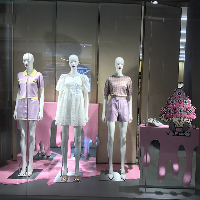 Professional Manufacturing Retail Store Decoration Costume Model Creative New Retail Store Decoration Window Display Props