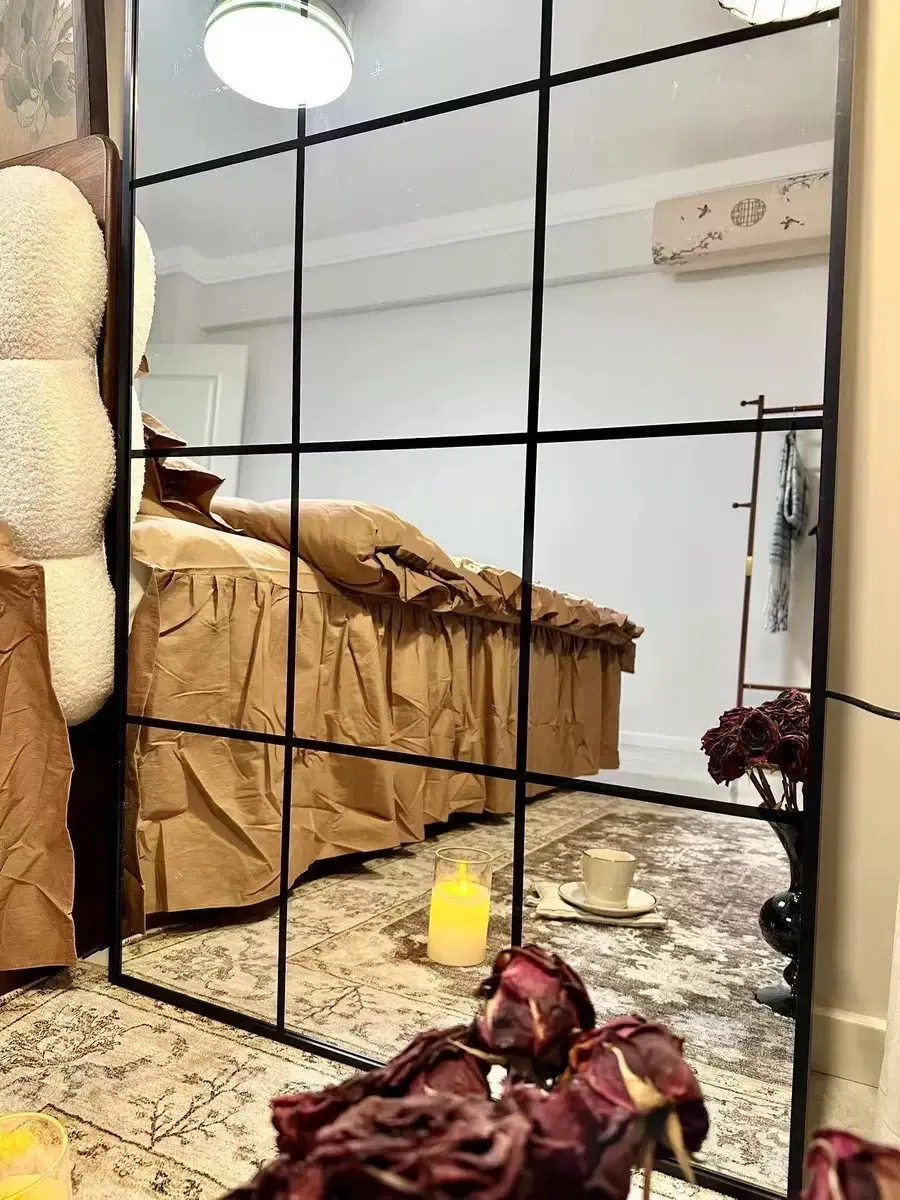 Guangzhou Factory Decorative Cosmetic Dressing Makeup Framed Art Mirror