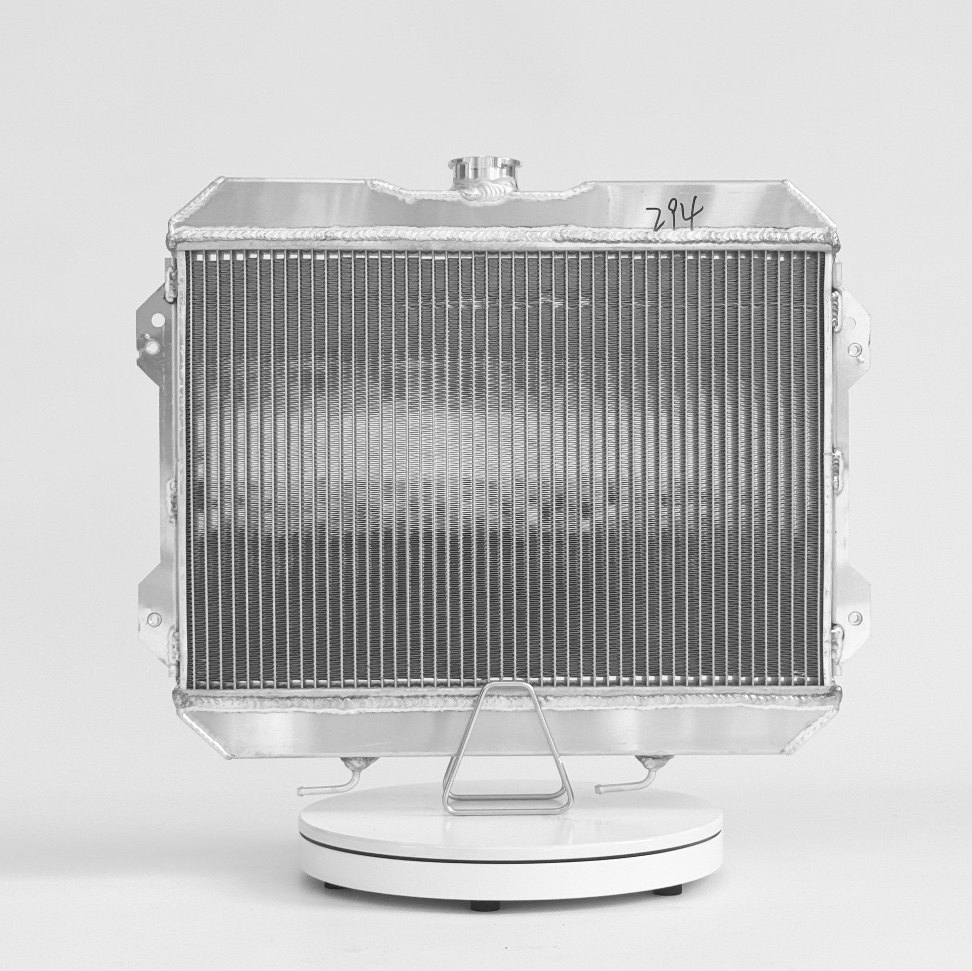 Радиатор алюминиевый SRW294 для Toyota Corolla 75-79