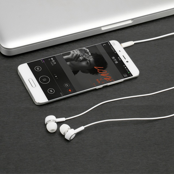 3.5mm Wired Stereo in-Ear Plating Wired Earphone with Mic and Line-in Control for iPhone - White