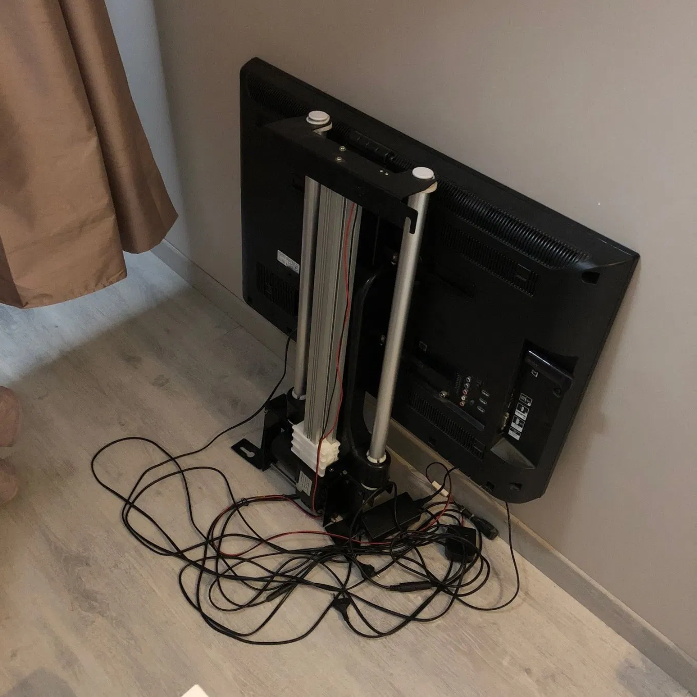 Линейный привод для подъема ТВ 12В с LCD дисплеем