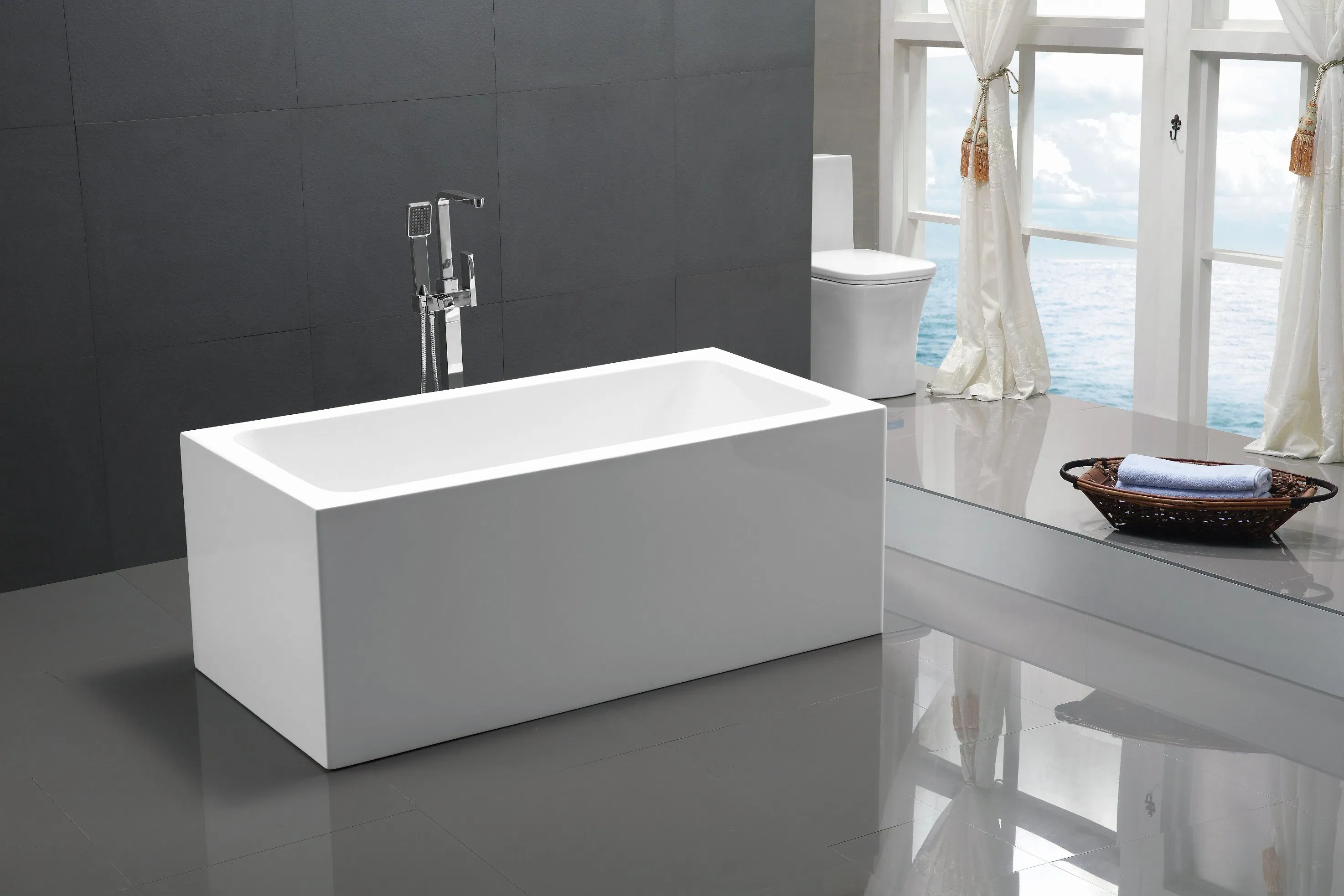 Черная отдельностоящая акриловая ванна в европейском стиле