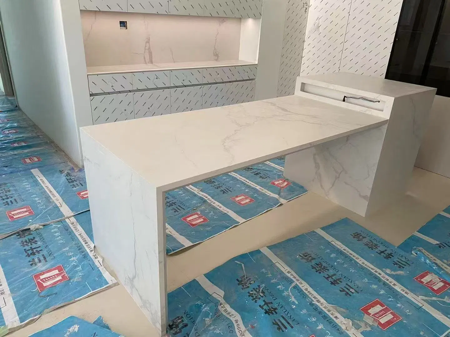 Luxurious Polished Marble Countertop Tiles for Elegant Kitchens