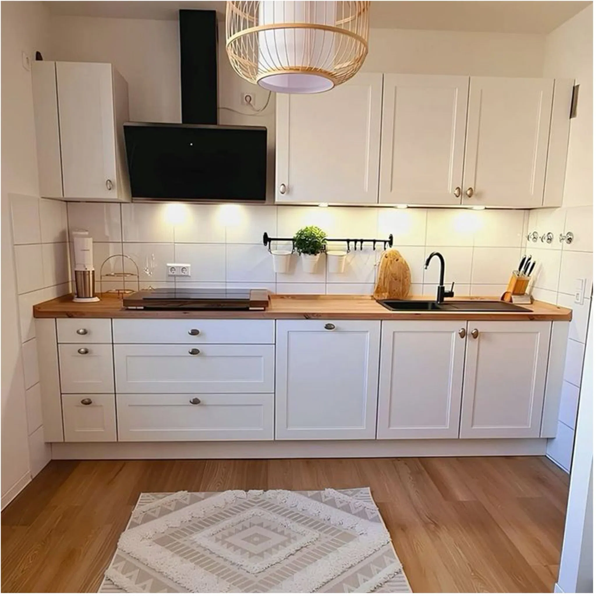 Vietnam Kitchen Cabinetry Factory Wholesale Cheap Price Solid Wood White Blue Shaker Painted Rta Kitchen Cabinet Modern Design