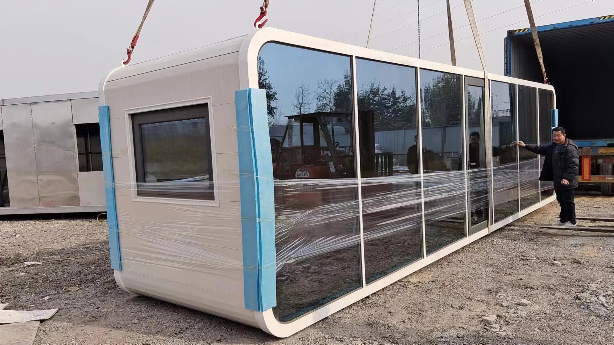 20FT 40FT Mobile Prefab Apple Cabin Pod Homes Ready Made House Mobile Home Space Capsule Living Container House