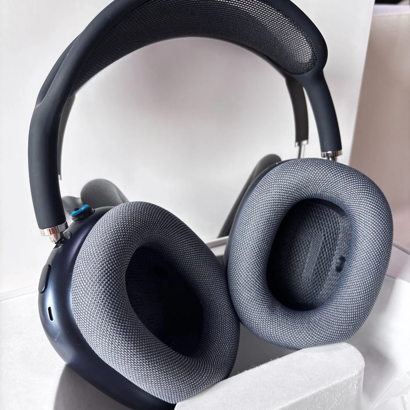 Top1 High Beauty Metal/Plastic Active Noise Reduction 1: 1 Label Max Wireless Earphones, Clear Call Space Audio Transparency Mode Earcup Headwear Earphones