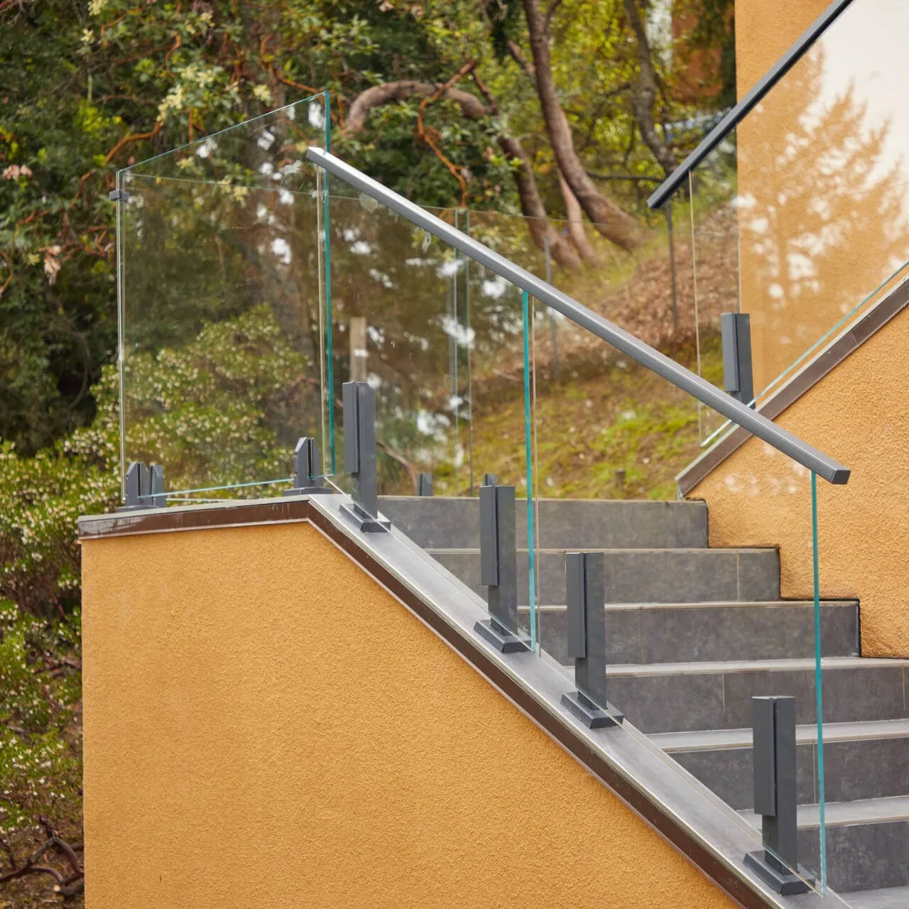 Modern Professional Supplier Square Pipe Glass Designs Balcony Glass Railing