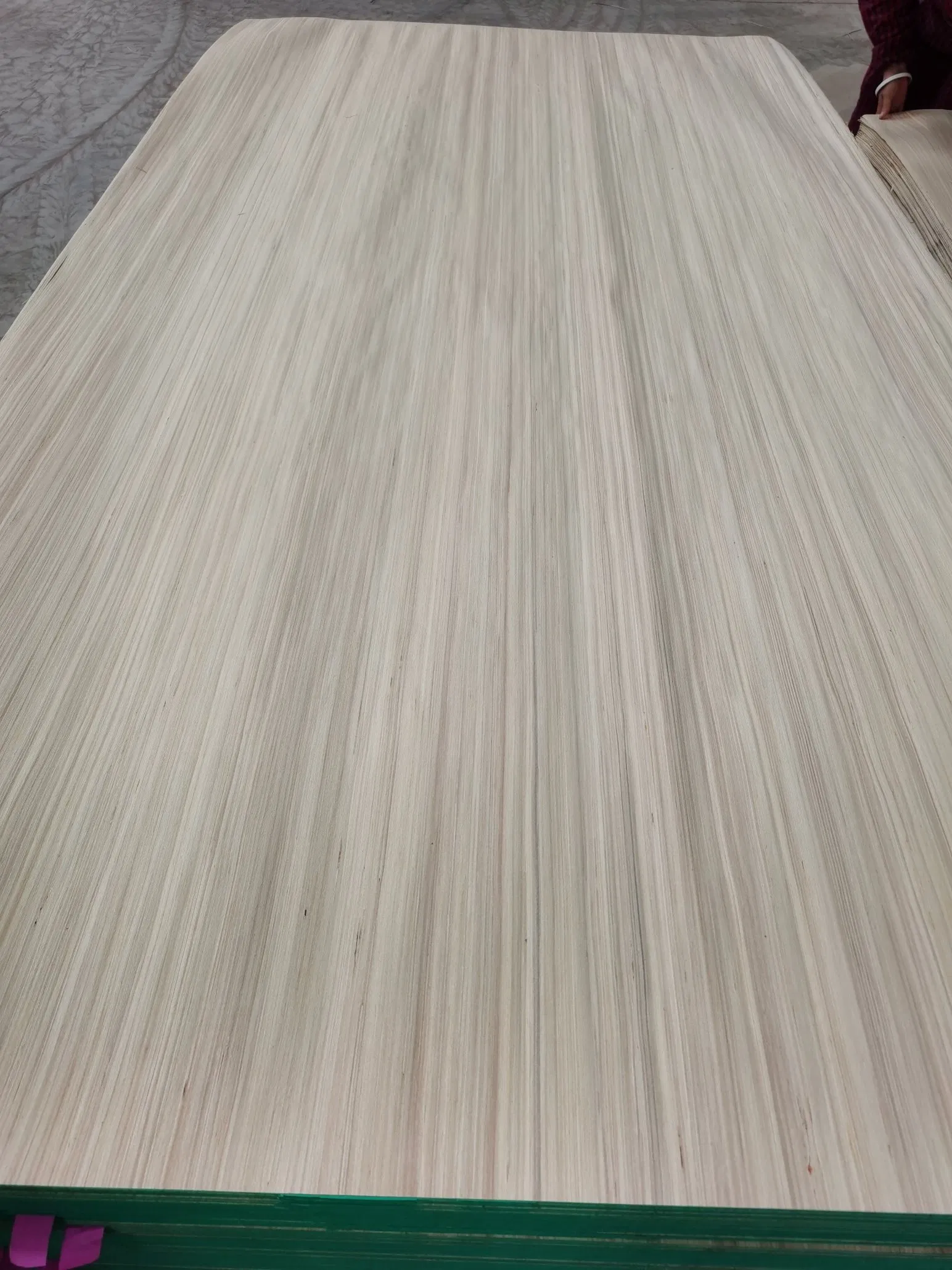 Factory-White Engineer Veneer Big Size Veneer 1300X3300X0.30mm 0.40mm 0.50mm