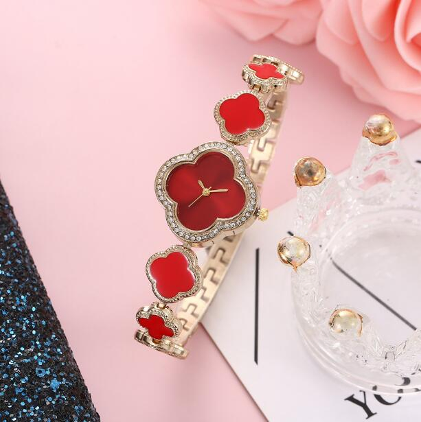Fashion Women Rhinestone Shell Small Dial Retractable Adjustable Quartz Watch Fine Strap Four Leaf Clover Bracelet Watch