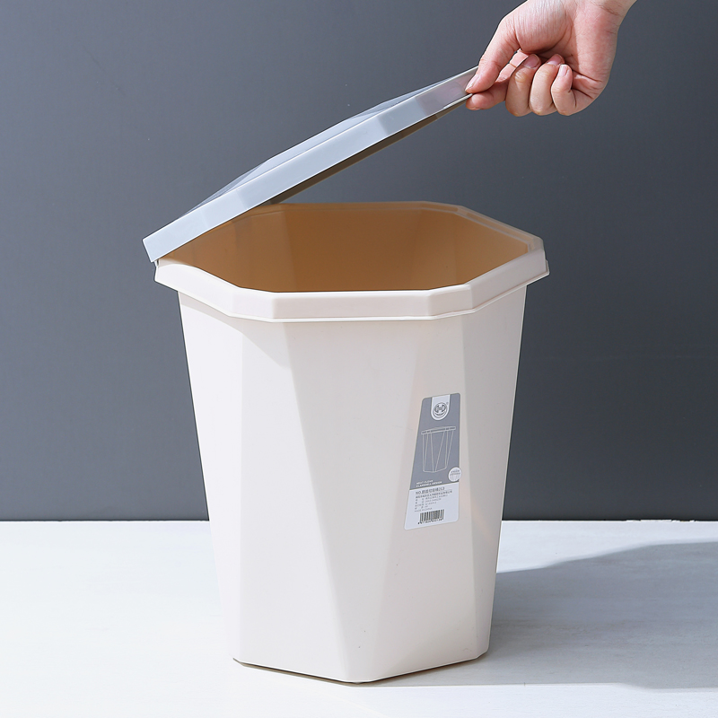 Пластиковое мусорное ведро для дома