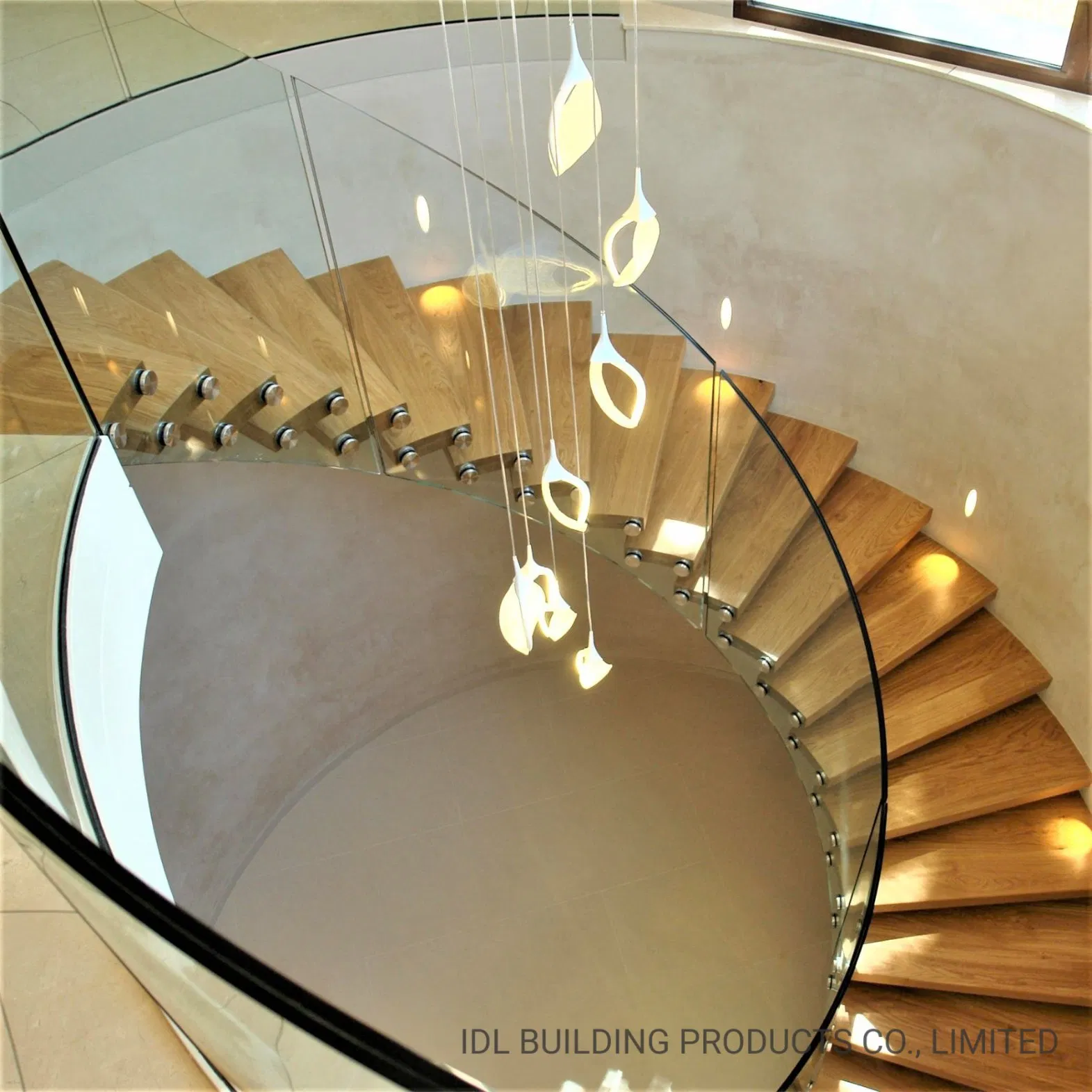 Residential Modern Style Economical Steel Doble Boxes Stringer Wood Treads Curved Stair Arc Staircase with Arc Tempered Clear Glass Railing