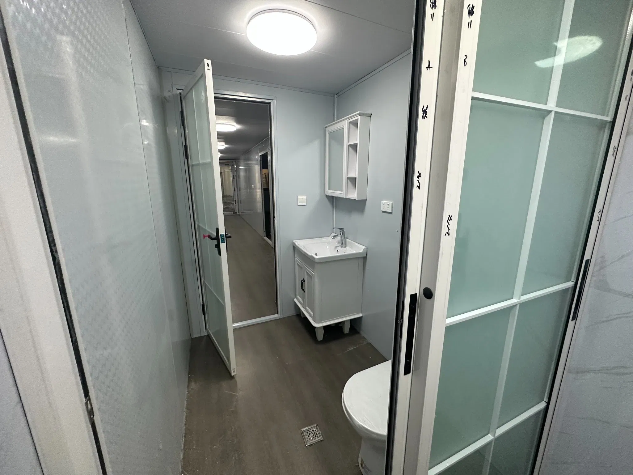 36.54~74.34sqm Online Technical Guidance Plastic Film Packaging Tiny Home Expandable Office