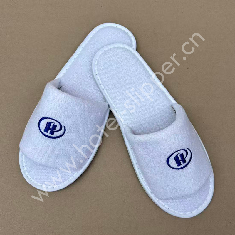 Wholesale White Disposable Eco Friendly Non-Slip Open-Toed Terry Towel Hotel Slippers with Custom Logo