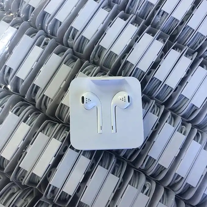 Light Wired Earphones Headphone HiFi Stereo with Mic Headset