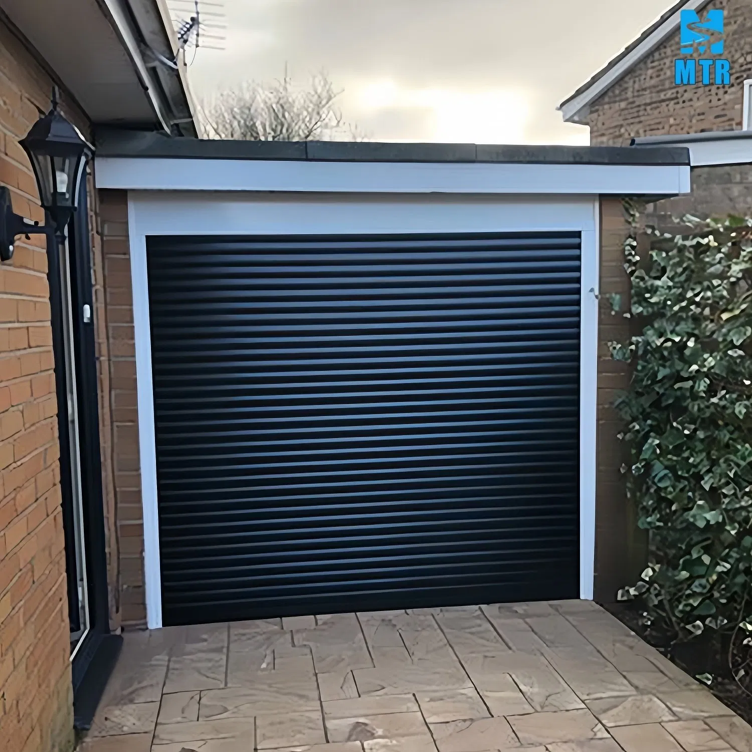 Exterior Installation Solid Side Plate Attractive Look Rolling Garage up Door