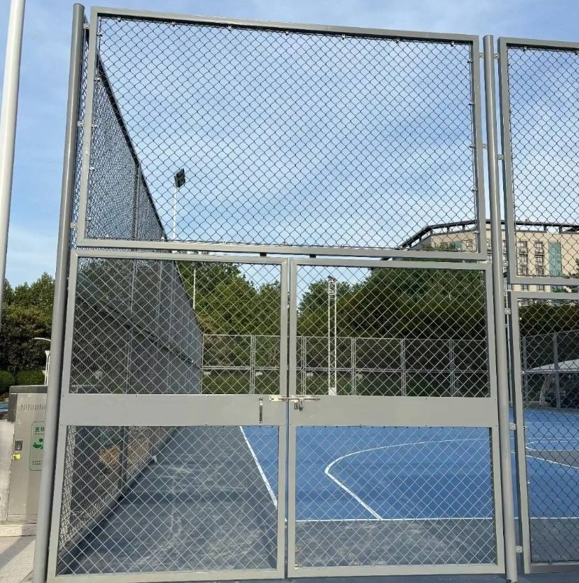 Modern Metal Chain Link Netting Fence Basketball Football Tennis Badminton Courts Widely Used Outdoor School Sports Playgrounds