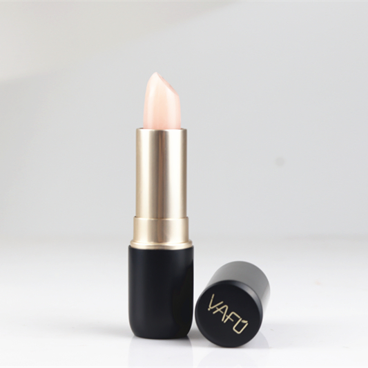 Customizable Natural Lip Balm for a Glossy Shine