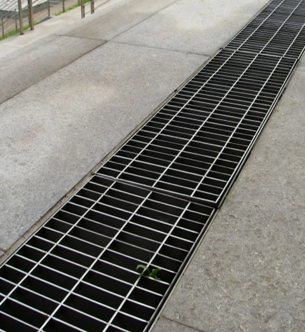 Premium 304/316 Stainless Steel Serrated Grating Mesh for Drainage