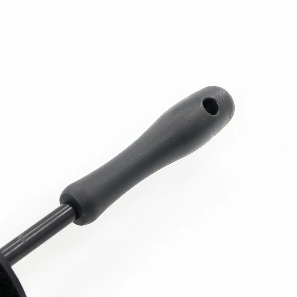 Щетка для чистки дисков автомобиля с длинной ручкой