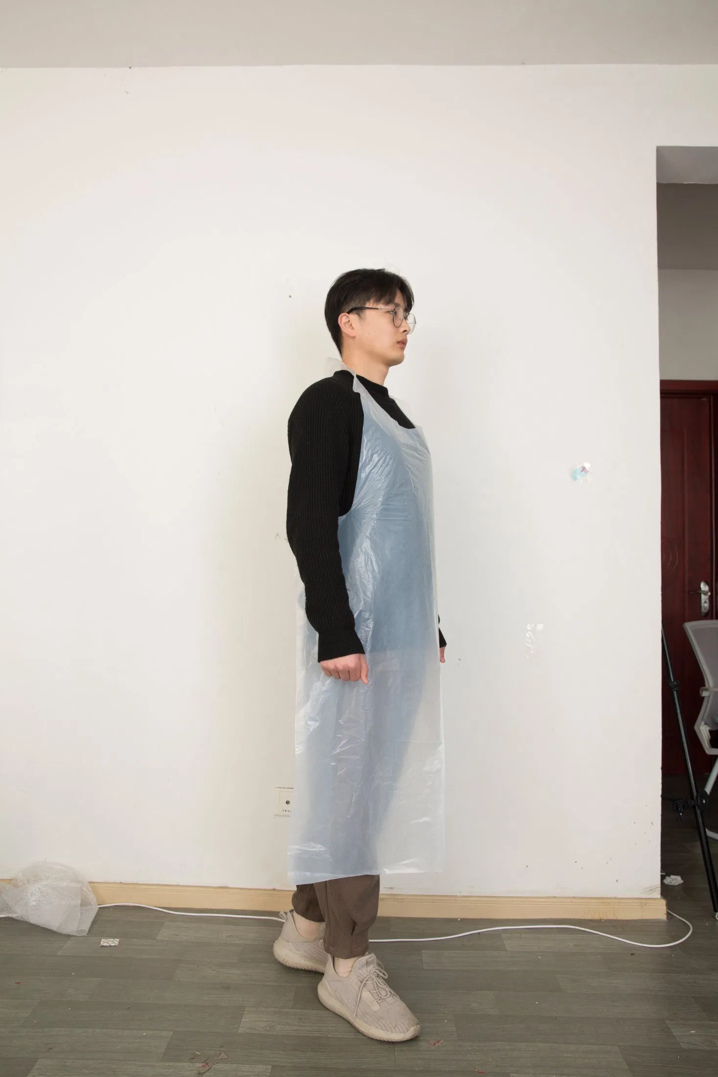 Factory Price household Eco Waterprooft LDPE Disposable Apron with Embossed