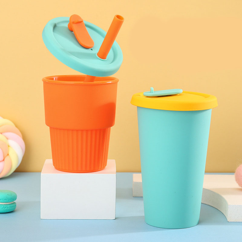 Силиконовая термостойкая кружка-поилка для детей