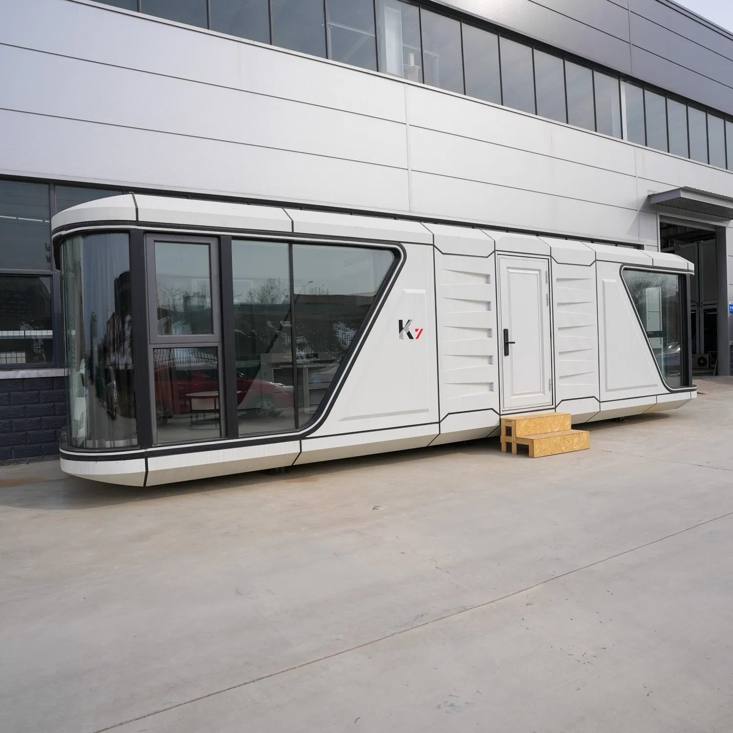 Modern Modular Space Capsule House Price Fashion Luxurious Mobile Hotel Tiny Apple House Prefabricated Steel Structure Cabin with Bathroom Prefab House