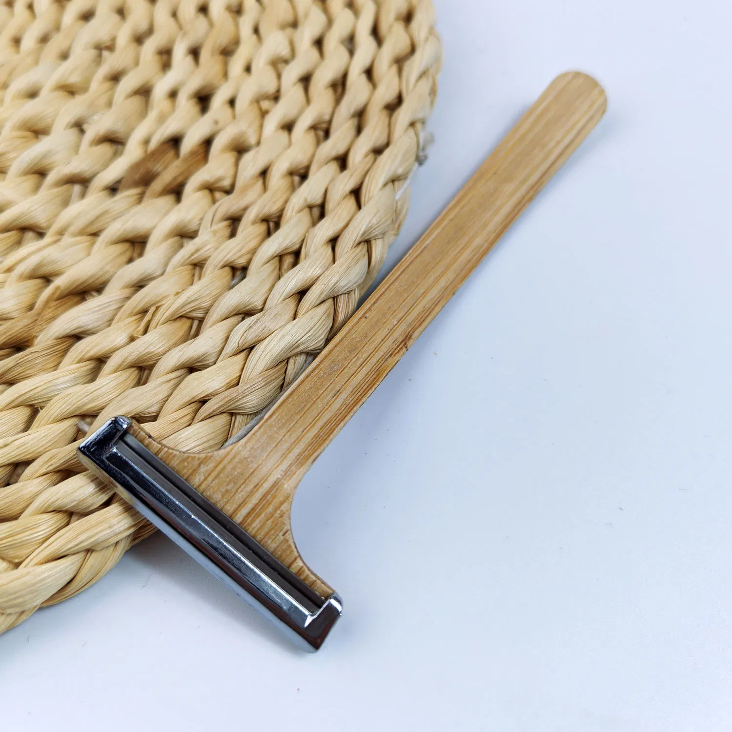 Eco-Friendly, Biodegradable Bamboo Razor. Non-Plastic Bamboo Razor, Suitable for Hotel or Everyday Use.